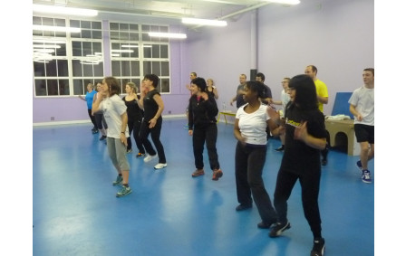 Le cours de zumba suite à l'échange entre section le 14/01/2014.