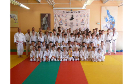 Remise de grades et de médailles pour les 6ans et plus.